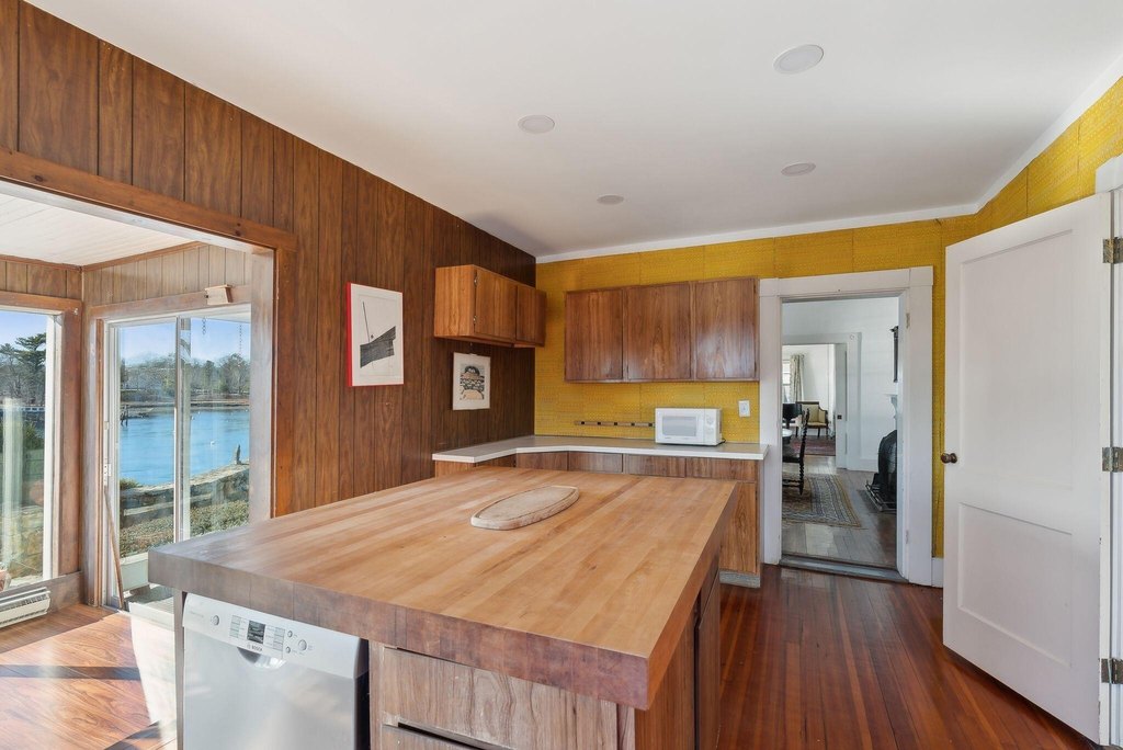 York, Maine, 03909, United States, 6 Bedrooms Bedrooms, ,2.5 BathroomsBathrooms,Residential,Forsale,1933959