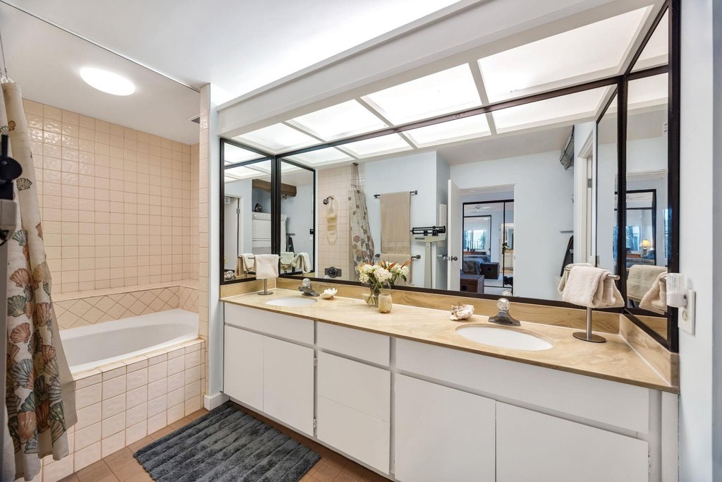 Lahaina, Hawaii, 96761, United States, 2 Bedrooms Bedrooms, ,2 BathroomsBathrooms,Residential,Forsale,1990120