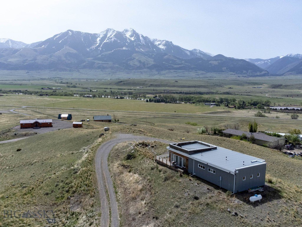 Emigrant, Montana, 59027, United States, 2 Bedrooms Bedrooms, ,2 BathroomsBathrooms,Residential,Forsale,1914993