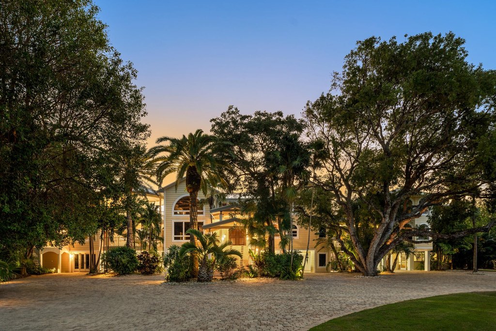 Plantation Key, Florida, 33070, United States, 7 Bedrooms Bedrooms, ,6.5 BathroomsBathrooms,Residential,Forsale,1971974