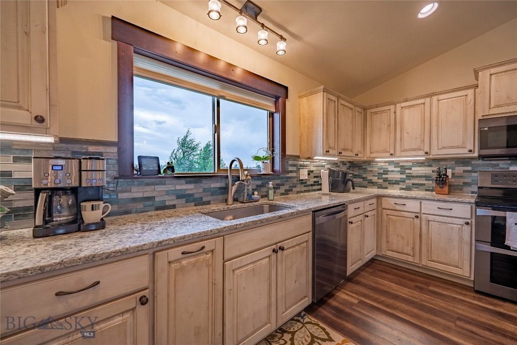 Manhattan, Montana, 59741, United States, 6 Bedrooms Bedrooms, ,3.5 BathroomsBathrooms,Residential,Forsale,1915003