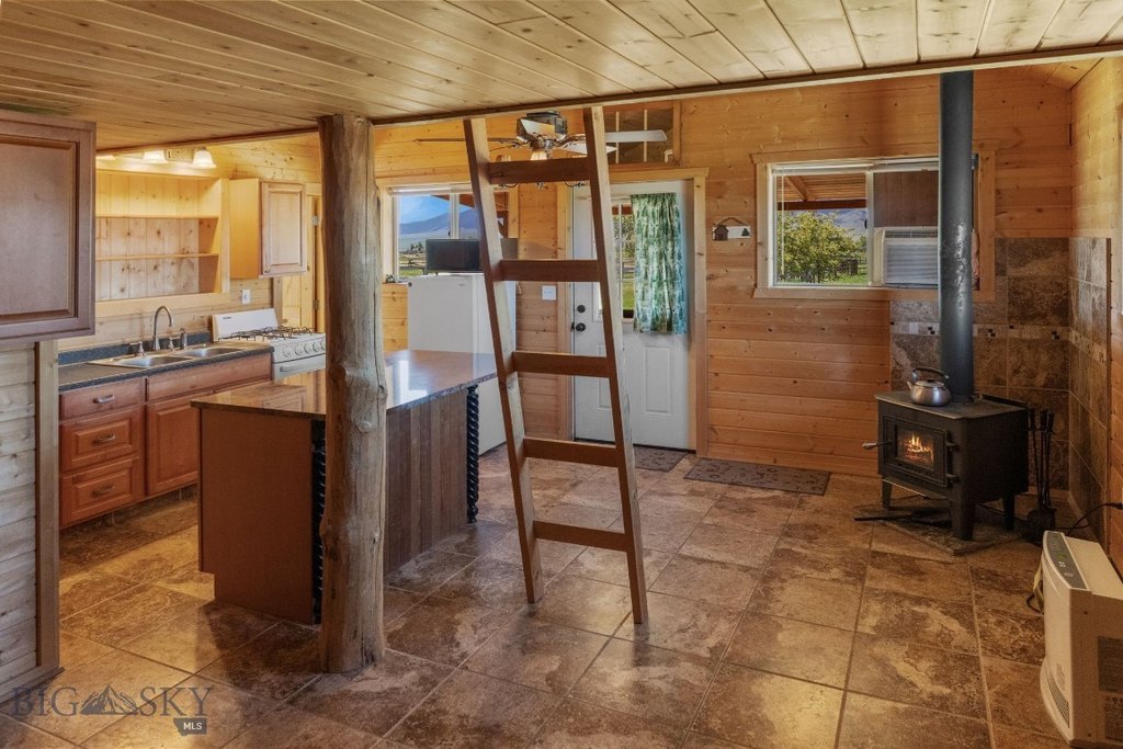 Sheridan, Montana, 59749, United States, 3 Bedrooms Bedrooms, ,3 BathroomsBathrooms,Residential,Forsale,1941167