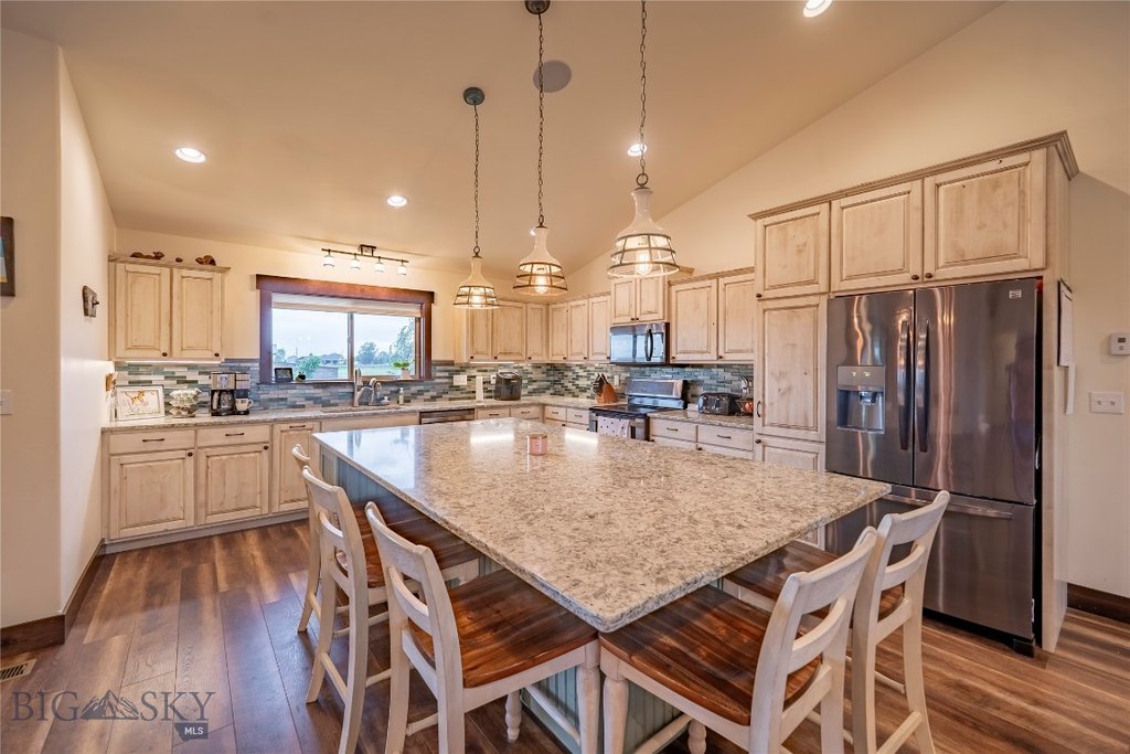 Manhattan, Montana, 59741, United States, 6 Bedrooms Bedrooms, ,3.5 BathroomsBathrooms,Residential,Forsale,1915003