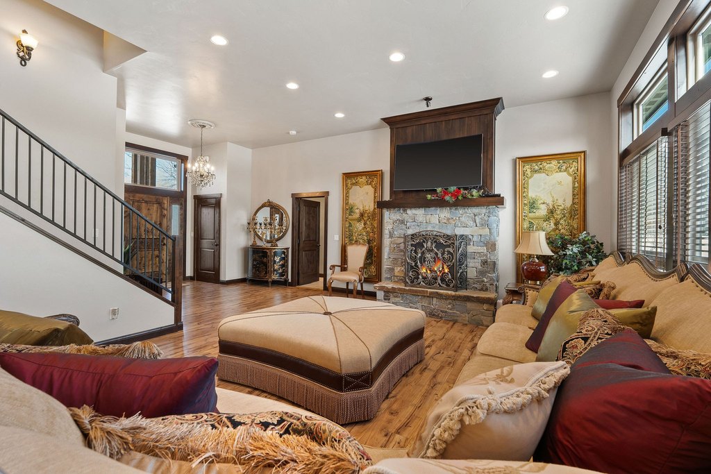 Kalispell, Montana, 59901, United States, 5 Bedrooms Bedrooms, ,3 BathroomsBathrooms,Residential,Forsale,1894905