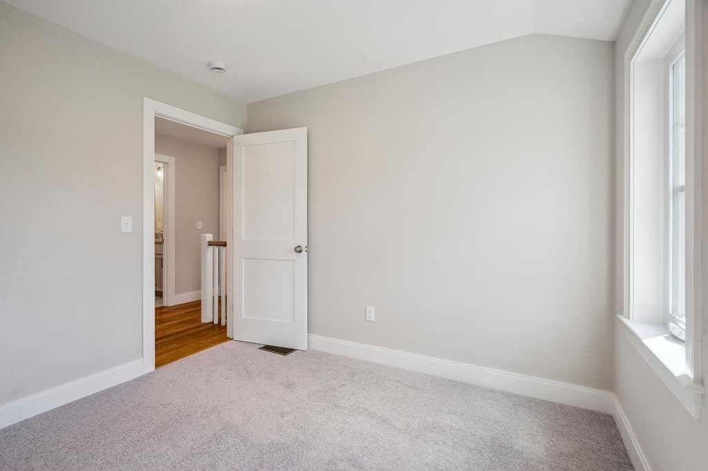 Kittery, Maine, 03905, United States, 3 Bedrooms Bedrooms, ,2.5 BathroomsBathrooms,Residential,Forsale,1968472