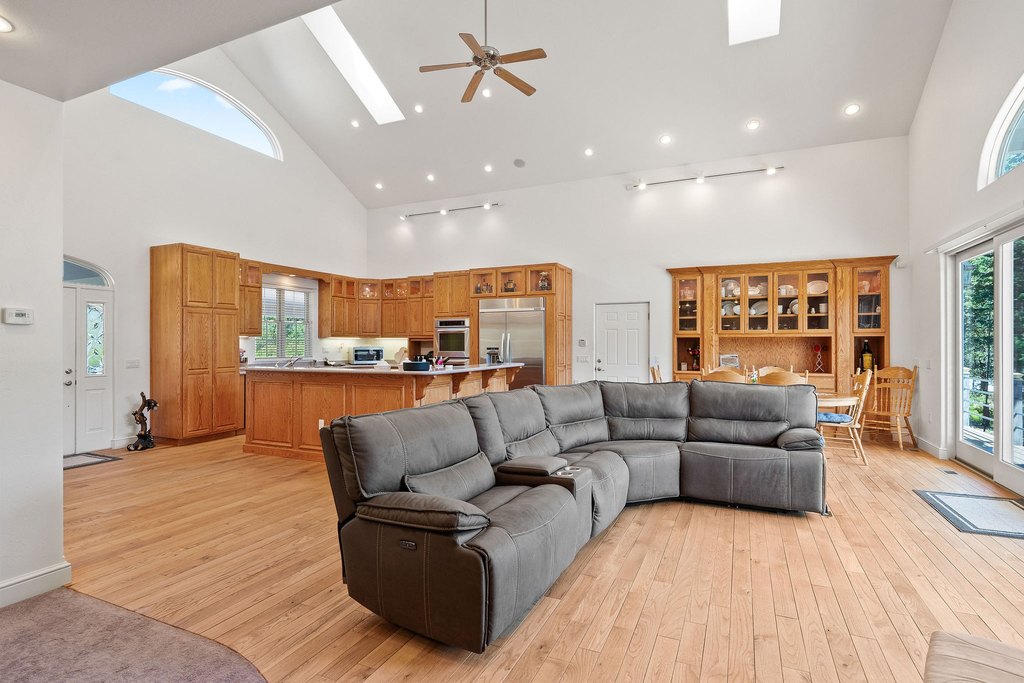 Bigfork, Montana, 59911, United States, 4 Bedrooms Bedrooms, ,4.5 BathroomsBathrooms,Residential,Forsale,1914978