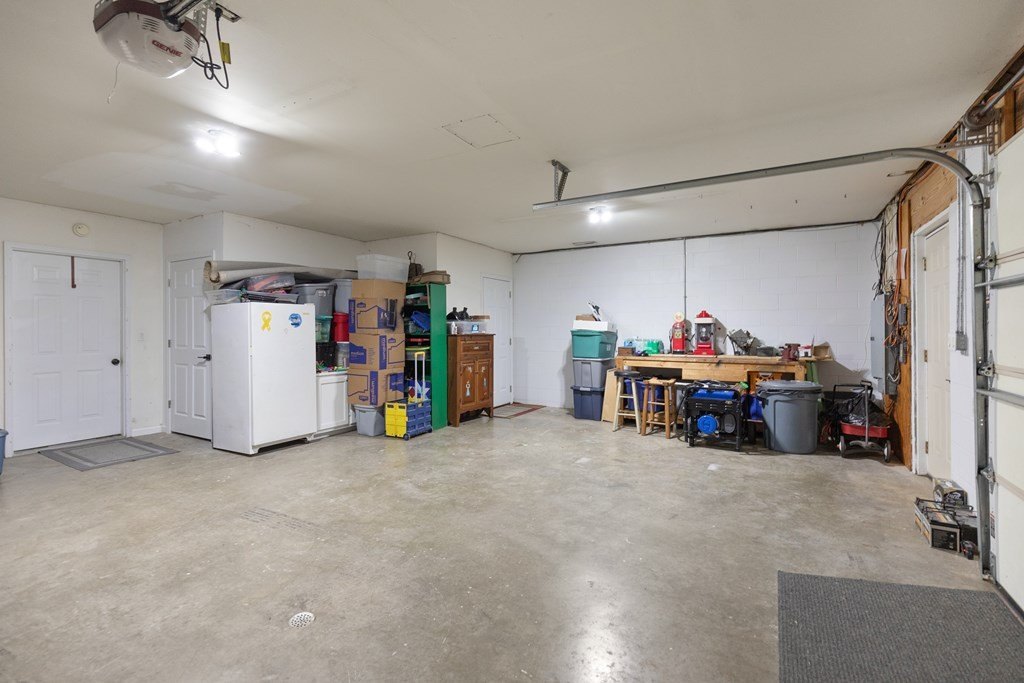 SPARTA, Tennessee, 38583, United States, 3 Bedrooms Bedrooms, ,3 BathroomsBathrooms,Residential,Forsale,1929841