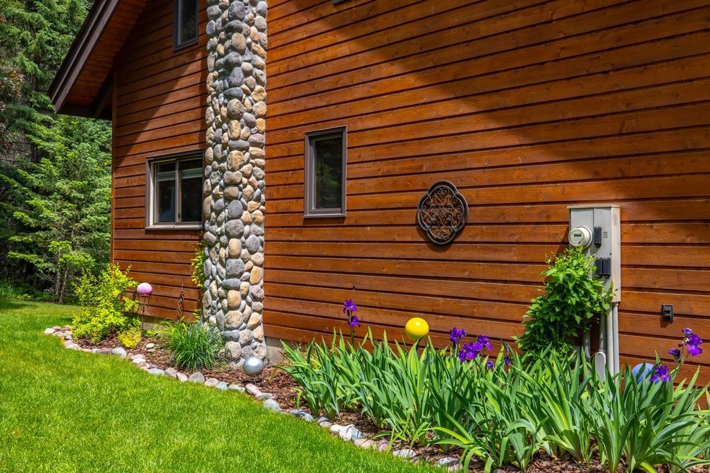 Whitefish, Montana, 59937, United States, 5 Bedrooms Bedrooms, ,3 BathroomsBathrooms,Residential,Forsale,1941155