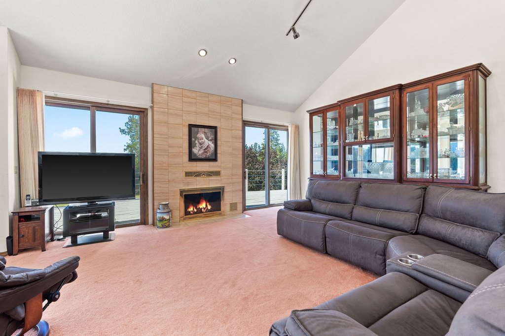 Bigfork, Montana, 59911, United States, 3 Bedrooms Bedrooms, ,3.5 BathroomsBathrooms,Residential,Forsale,1914976