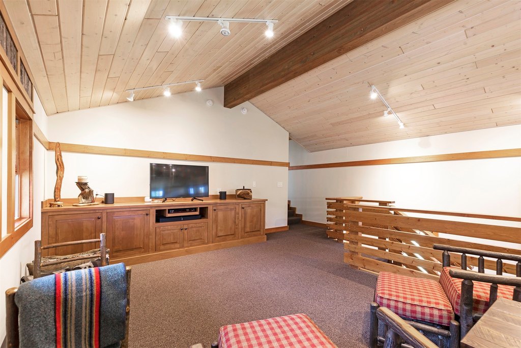 Hamilton, Montana, 59840, United States, 3 Bedrooms Bedrooms, ,4.5 BathroomsBathrooms,Residential,Forsale,1941163