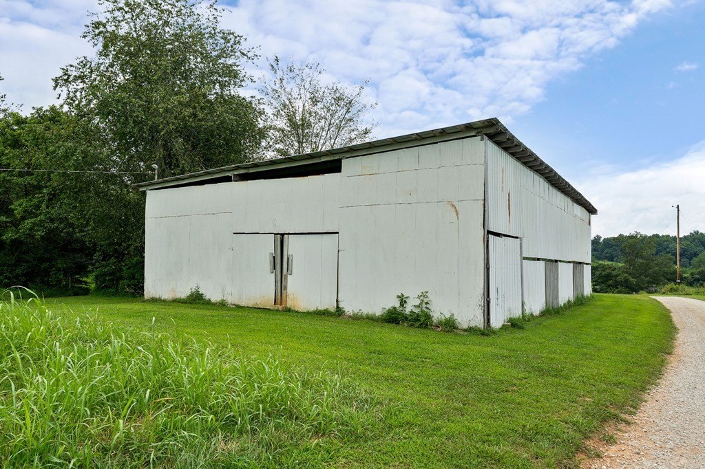 SPARTA, Tennessee, 38583, United States, 4 Bedrooms Bedrooms, ,3 BathroomsBathrooms,Residential,Forsale,1929831
