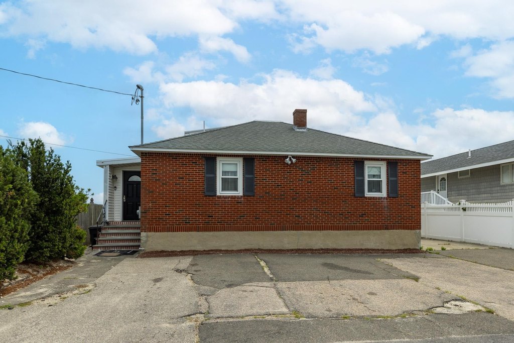 Seabrook, New Hampshire, 03874, United States, 4 Bedrooms Bedrooms, ,3 BathroomsBathrooms,Residential,Forsale,1934007