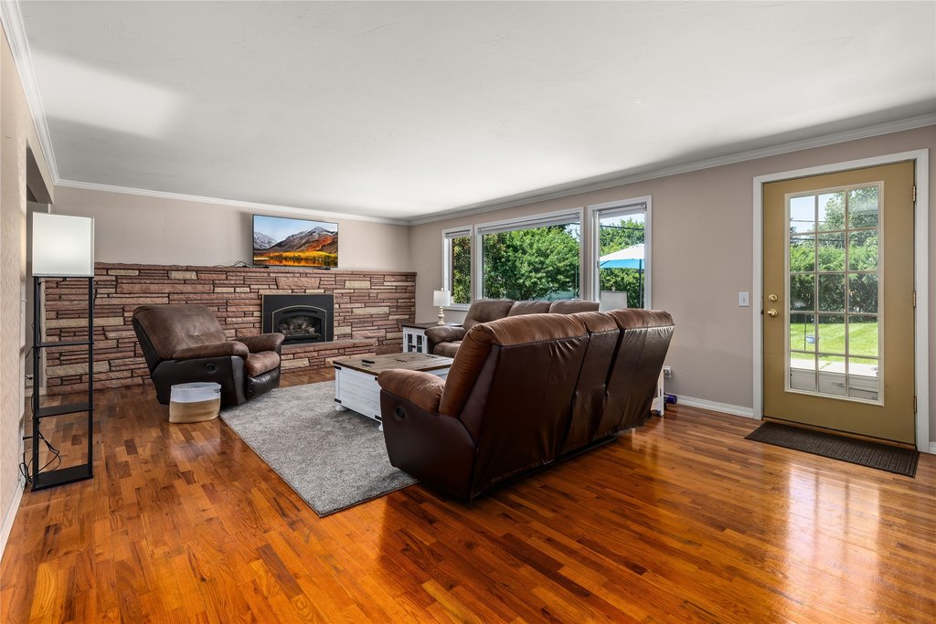Missoula, Montana, 59803, United States, 5 Bedrooms Bedrooms, ,3 BathroomsBathrooms,Residential,Forsale,1914968