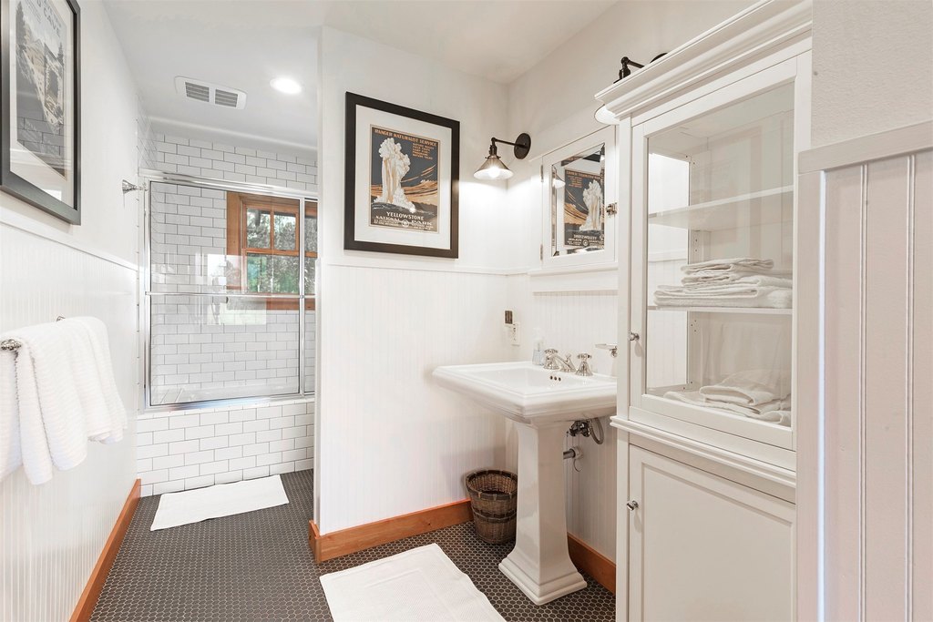 Hamilton, Montana, 59840, United States, 3 Bedrooms Bedrooms, ,4.5 BathroomsBathrooms,Residential,Forsale,1941163