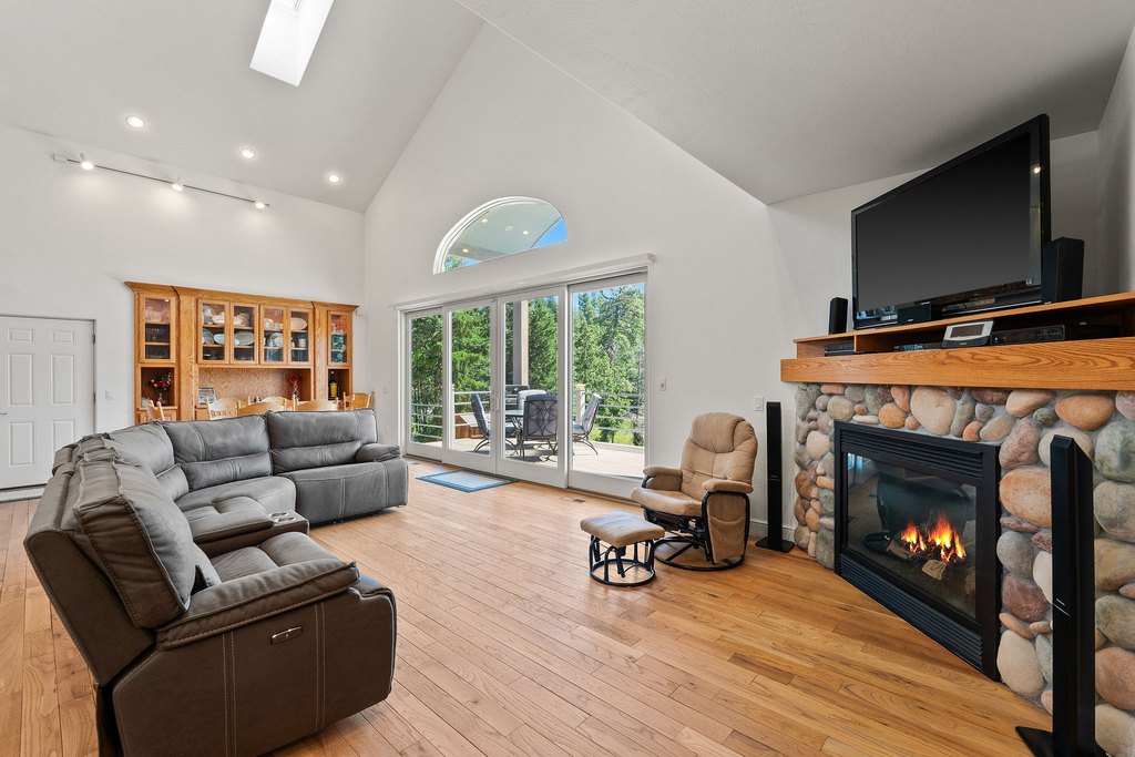 Bigfork, Montana, 59911, United States, 4 Bedrooms Bedrooms, ,4.5 BathroomsBathrooms,Residential,Forsale,1914978