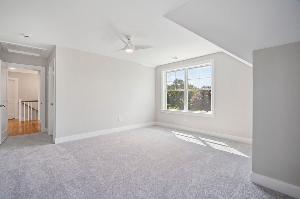 Kittery, Maine, 03905, United States, 3 Bedrooms Bedrooms, ,2.5 BathroomsBathrooms,Residential,Forsale,1968472