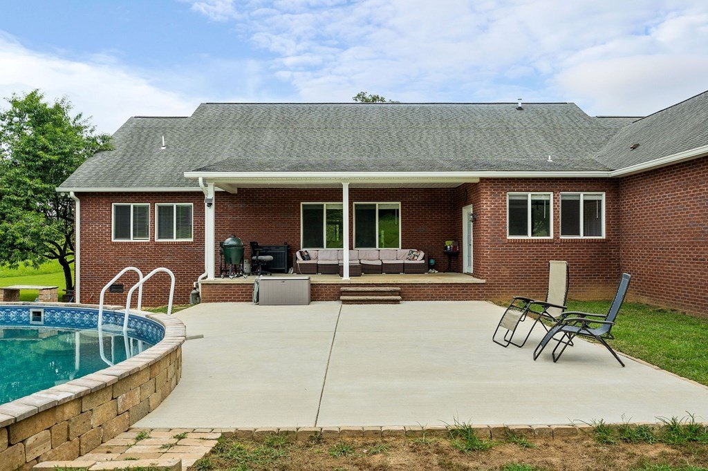 SPARTA, Tennessee, 38583, United States, 4 Bedrooms Bedrooms, ,3 BathroomsBathrooms,Residential,Forsale,1929831