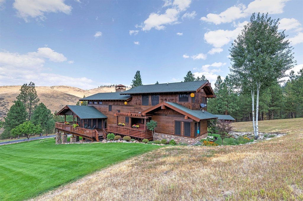 Hamilton, Montana, 59840, United States, 3 Bedrooms Bedrooms, ,4.5 BathroomsBathrooms,Residential,Forsale,1941163