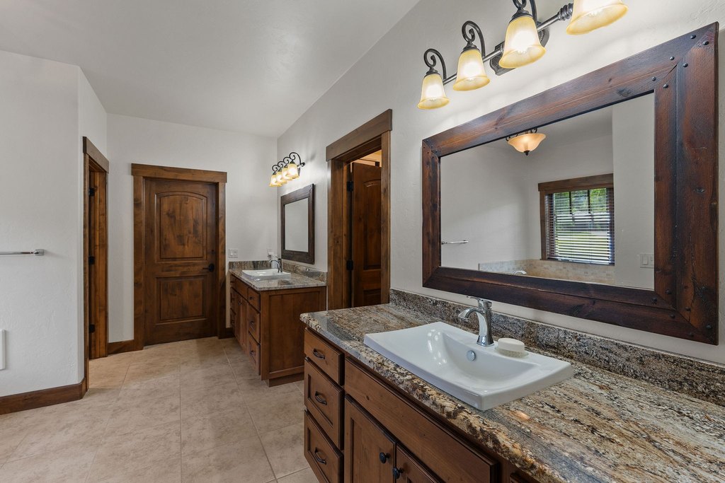 Columbia Falls, Montana, 59912, United States, 3 Bedrooms Bedrooms, ,3 BathroomsBathrooms,Residential,Forsale,1894901
