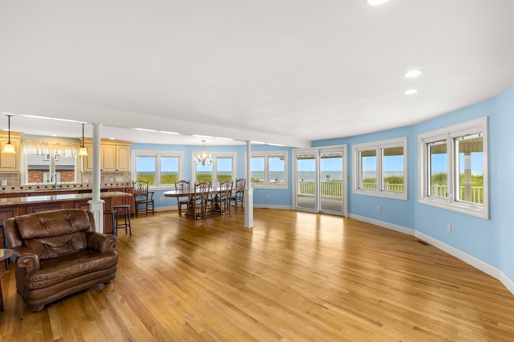 Seabrook, New Hampshire, 03874, United States, 4 Bedrooms Bedrooms, ,3 BathroomsBathrooms,Residential,Forsale,1934007