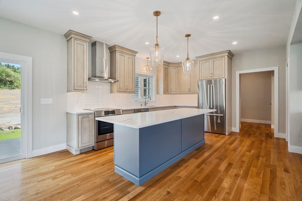 Kittery, Maine, 03905, United States, 3 Bedrooms Bedrooms, ,2.5 BathroomsBathrooms,Residential,Forsale,1968472