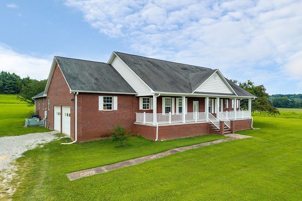 SPARTA, Tennessee, 38583, United States, 4 Bedrooms Bedrooms, ,3 BathroomsBathrooms,Residential,Forsale,1929831