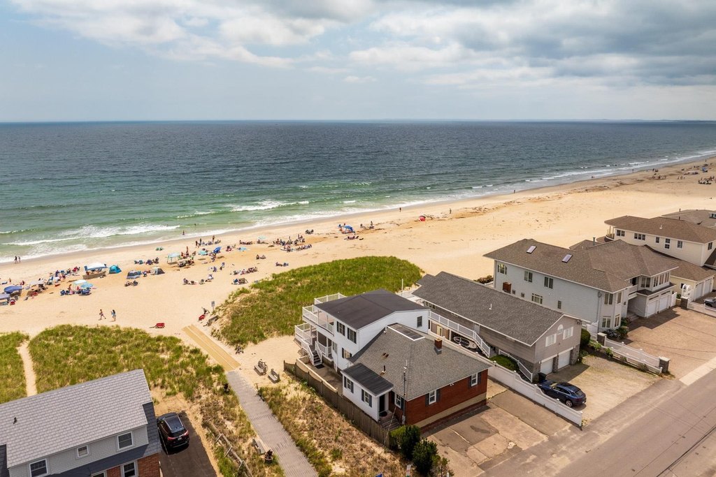 Seabrook, New Hampshire, 03874, United States, 4 Bedrooms Bedrooms, ,3 BathroomsBathrooms,Residential,Forsale,1934007
