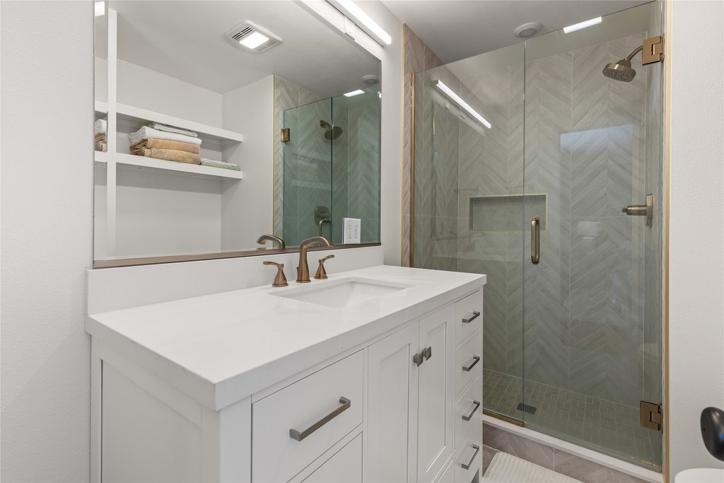 Missoula, Montana, 59803, United States, 5 Bedrooms Bedrooms, ,3 BathroomsBathrooms,Residential,Forsale,1914968