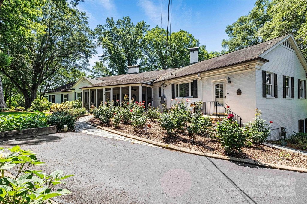 Hickory, North Carolina, 28601, United States, 4 Bedrooms Bedrooms, ,3.5 BathroomsBathrooms,Residential,Forsale,1985895