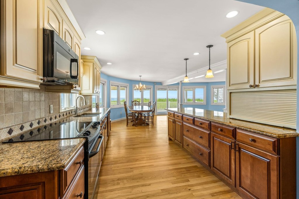 Seabrook, New Hampshire, 03874, United States, 4 Bedrooms Bedrooms, ,3 BathroomsBathrooms,Residential,Forsale,1934007