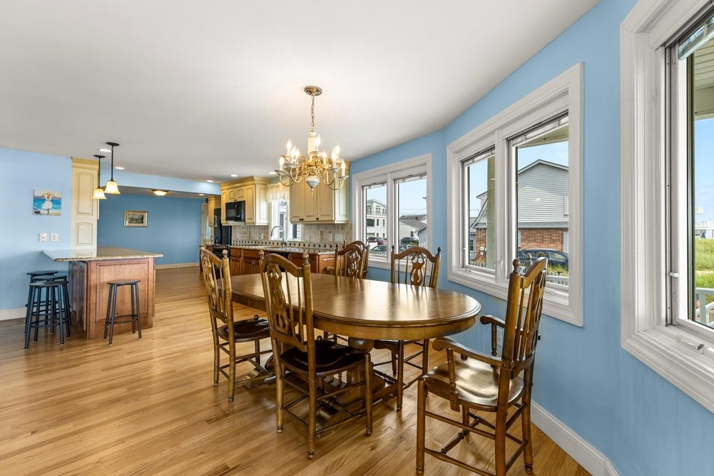 Seabrook, New Hampshire, 03874, United States, 4 Bedrooms Bedrooms, ,3 BathroomsBathrooms,Residential,Forsale,1934007