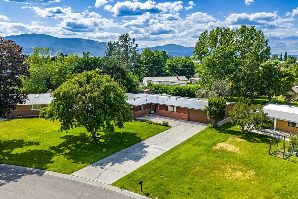 Missoula, Montana, 59803, United States, 5 Bedrooms Bedrooms, ,3 BathroomsBathrooms,Residential,Forsale,1914968