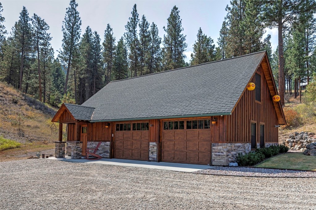 Hamilton, Montana, 59840, United States, 3 Bedrooms Bedrooms, ,4.5 BathroomsBathrooms,Residential,Forsale,1941163