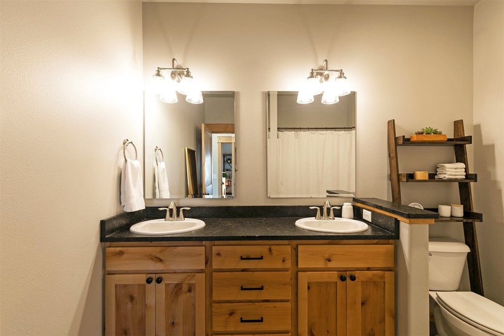 Hamilton, Montana, 59840, United States, 3 Bedrooms Bedrooms, ,2.5 BathroomsBathrooms,Residential,Forsale,1894845