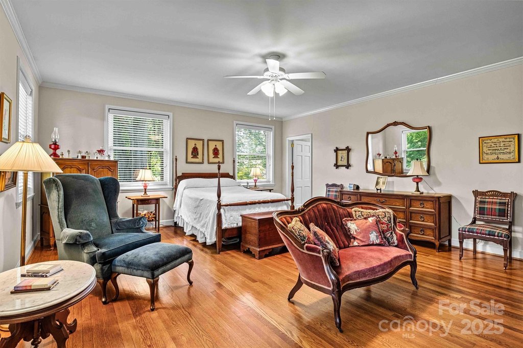 Hickory, North Carolina, 28601, United States, 4 Bedrooms Bedrooms, ,3.5 BathroomsBathrooms,Residential,Forsale,1985895