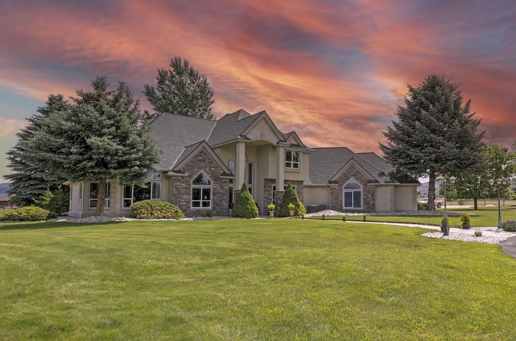 Hamilton, Montana, 59840, United States, 4 Bedrooms Bedrooms, ,4.5 BathroomsBathrooms,Residential,Forsale,1941161