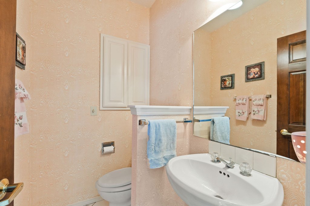 Bigfork, Montana, 59911, United States, 3 Bedrooms Bedrooms, ,3.5 BathroomsBathrooms,Residential,Forsale,1914976