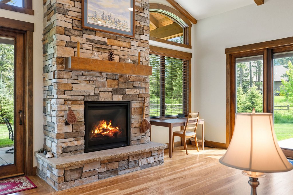 Columbia Falls, Montana, 59912, United States, 3 Bedrooms Bedrooms, ,3 BathroomsBathrooms,Residential,Forsale,1894901
