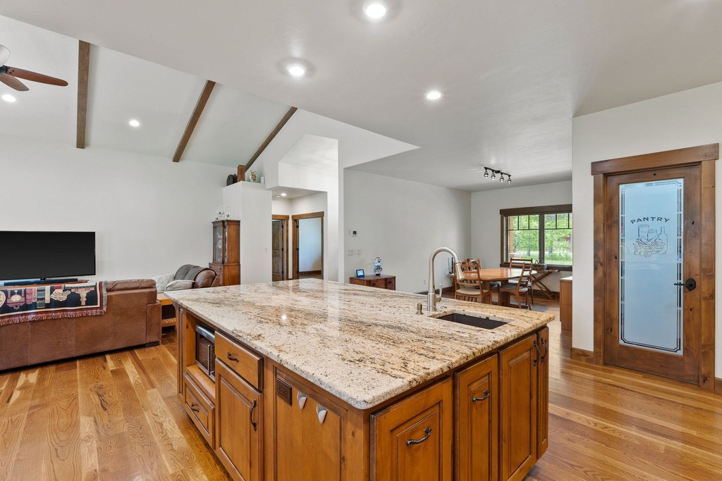 Columbia Falls, Montana, 59912, United States, 3 Bedrooms Bedrooms, ,3 BathroomsBathrooms,Residential,Forsale,1894901