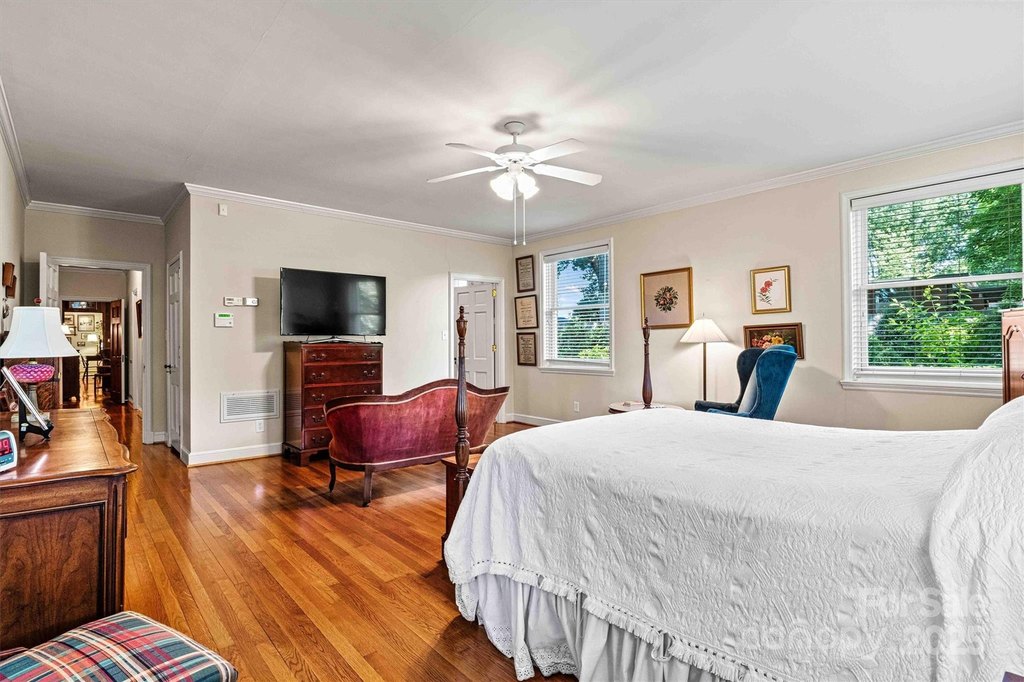 Hickory, North Carolina, 28601, United States, 4 Bedrooms Bedrooms, ,3.5 BathroomsBathrooms,Residential,Forsale,1985895