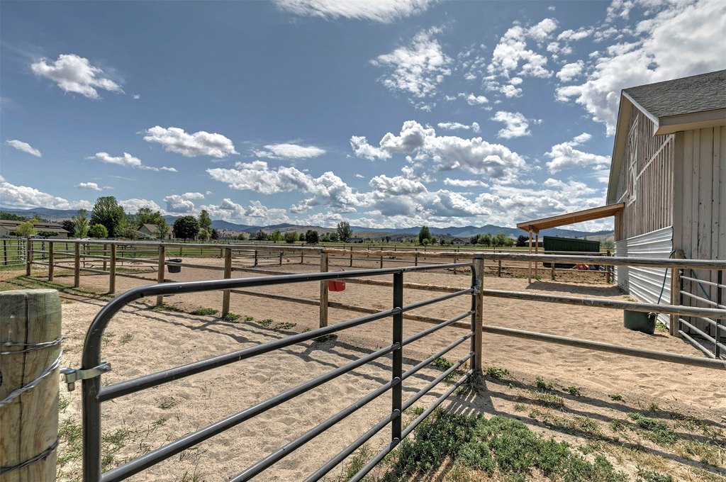 Hamilton, Montana, 59840, United States, 4 Bedrooms Bedrooms, ,4.5 BathroomsBathrooms,Residential,Forsale,1941161