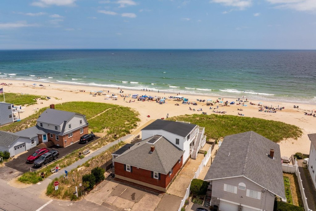 Seabrook, New Hampshire, 03874, United States, 4 Bedrooms Bedrooms, ,3 BathroomsBathrooms,Residential,Forsale,1934007