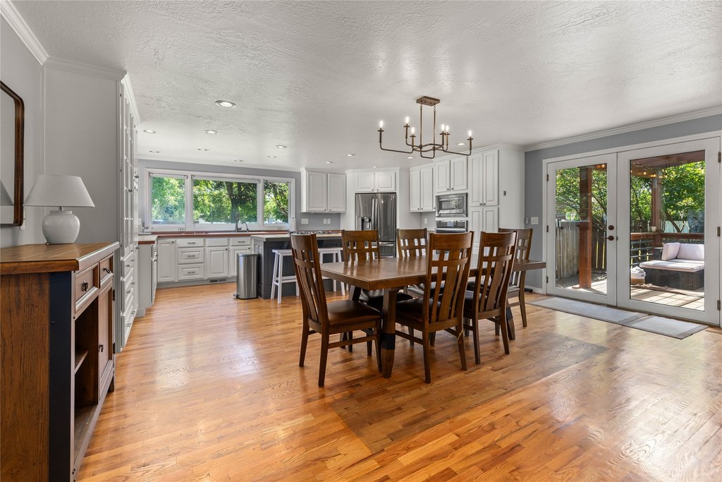 Missoula, Montana, 59803, United States, 5 Bedrooms Bedrooms, ,3 BathroomsBathrooms,Residential,Forsale,1914968