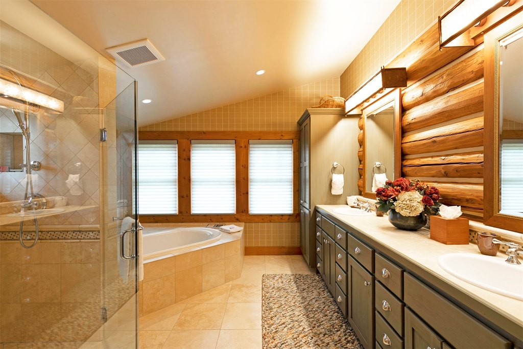 Hamilton, Montana, 59840, United States, 4 Bedrooms Bedrooms, ,4 BathroomsBathrooms,Residential,Forsale,1941172