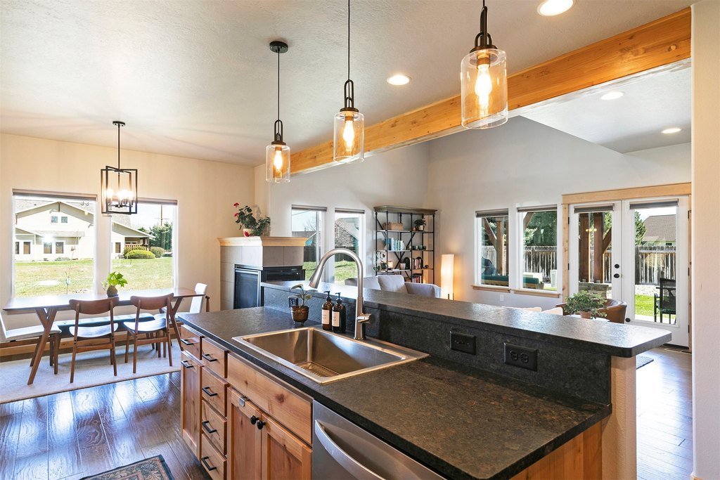 Hamilton, Montana, 59840, United States, 3 Bedrooms Bedrooms, ,2.5 BathroomsBathrooms,Residential,Forsale,1894845