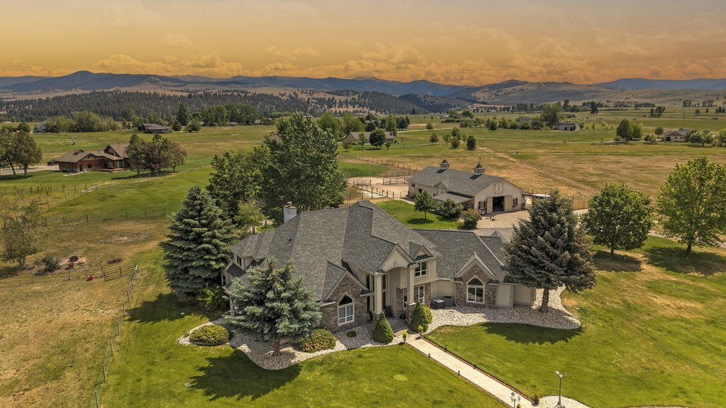 Hamilton, Montana, 59840, United States, 4 Bedrooms Bedrooms, ,4.5 BathroomsBathrooms,Residential,Forsale,1941161