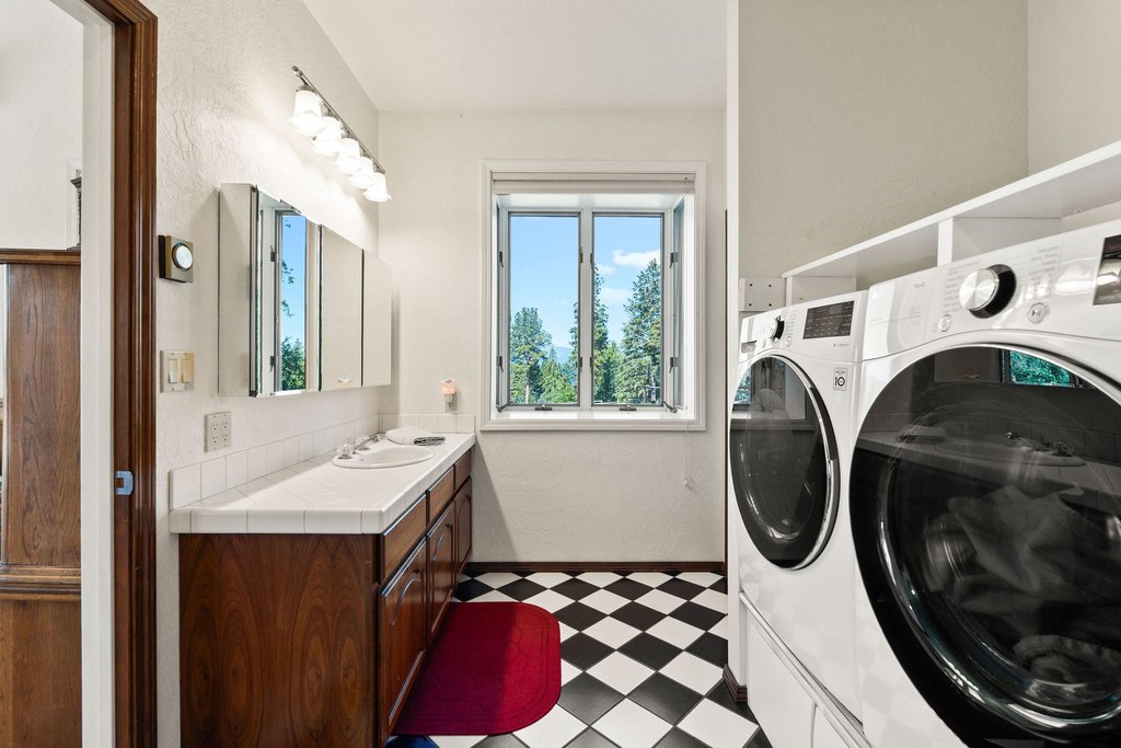 Bigfork, Montana, 59911, United States, 3 Bedrooms Bedrooms, ,3.5 BathroomsBathrooms,Residential,Forsale,1914976