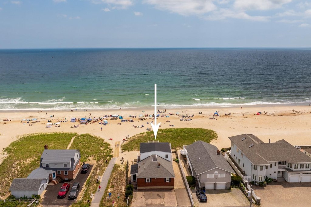 Seabrook, New Hampshire, 03874, United States, 4 Bedrooms Bedrooms, ,3 BathroomsBathrooms,Residential,Forsale,1934007