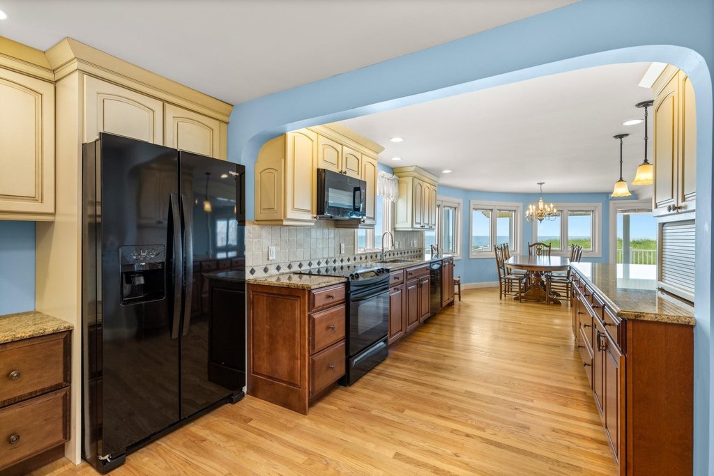Seabrook, New Hampshire, 03874, United States, 4 Bedrooms Bedrooms, ,3 BathroomsBathrooms,Residential,Forsale,1934007