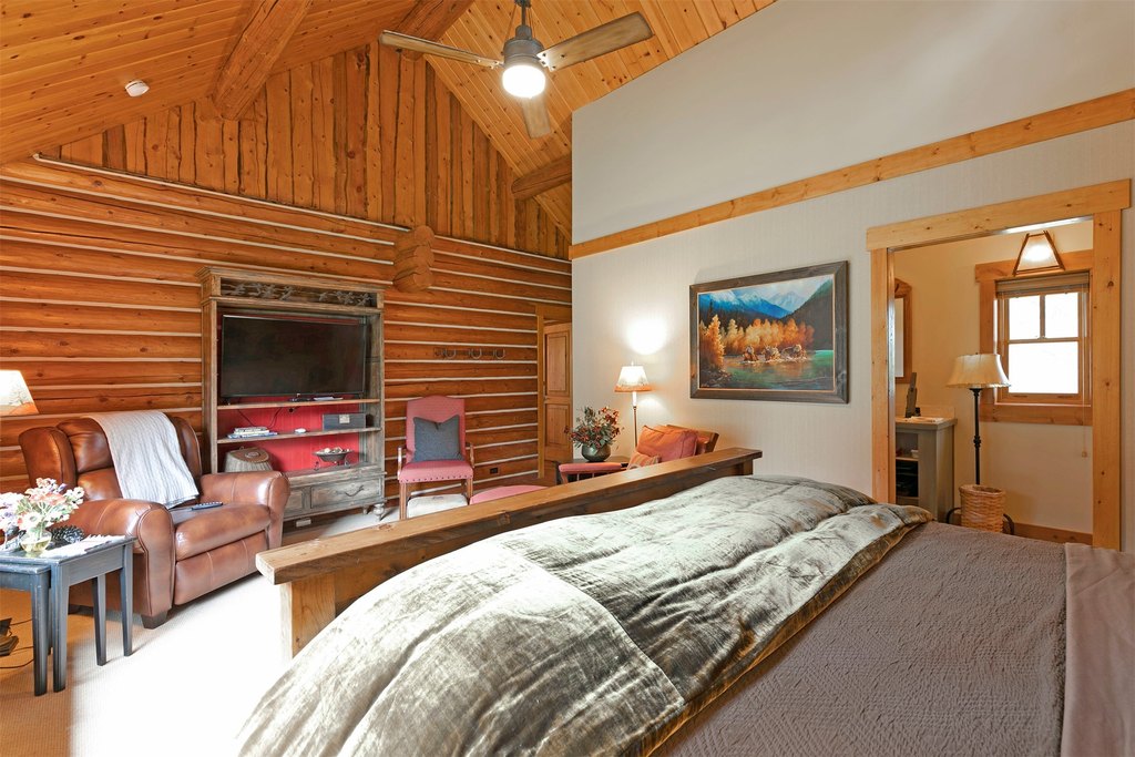 Hamilton, Montana, 59840, United States, 4 Bedrooms Bedrooms, ,4 BathroomsBathrooms,Residential,Forsale,1941172